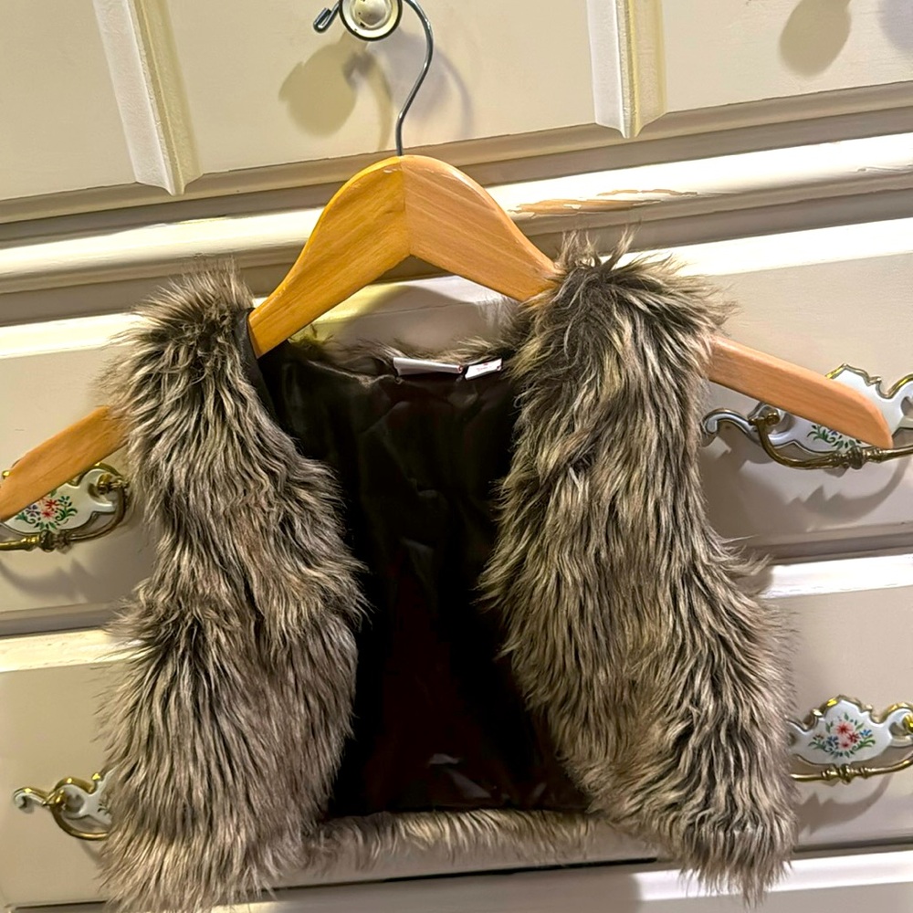 Adorable Girls Size 6 Sonoma Brown Faux Fur Vest!